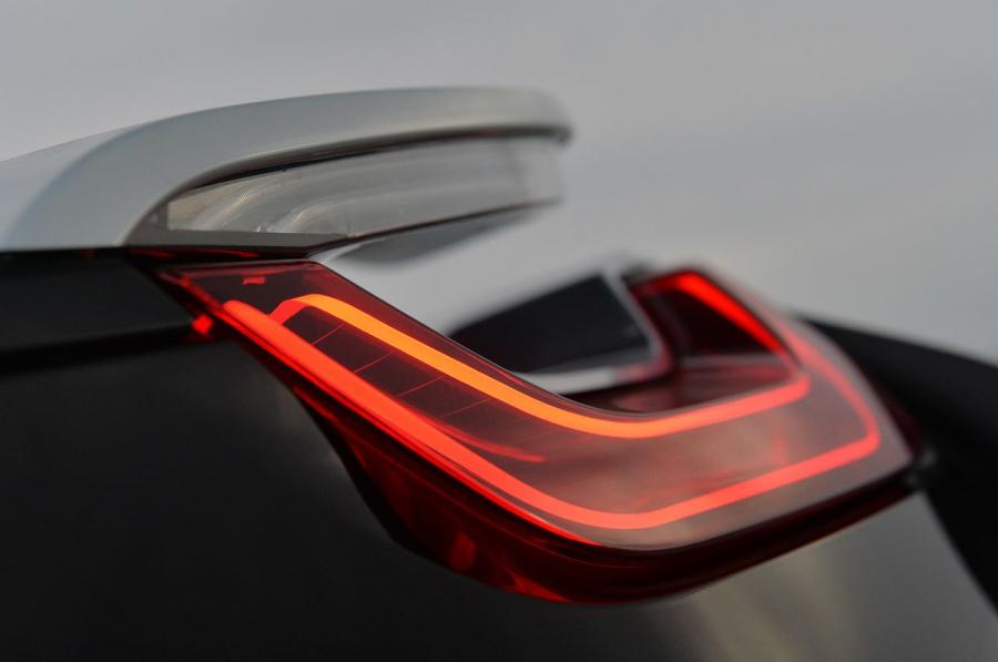  BMW i8 2014 года  (фото 139 из 180)